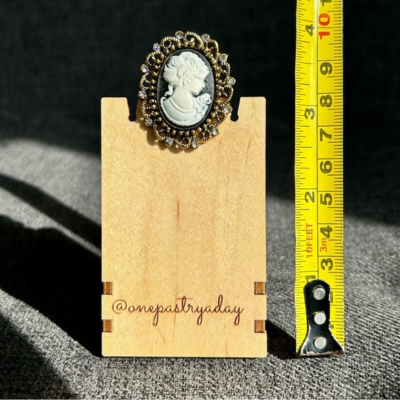 Sparkly Cameo Brooch Pin, Rhinestone Filigree Edging Detail, Black, White, Gold - Picture 9 of 16